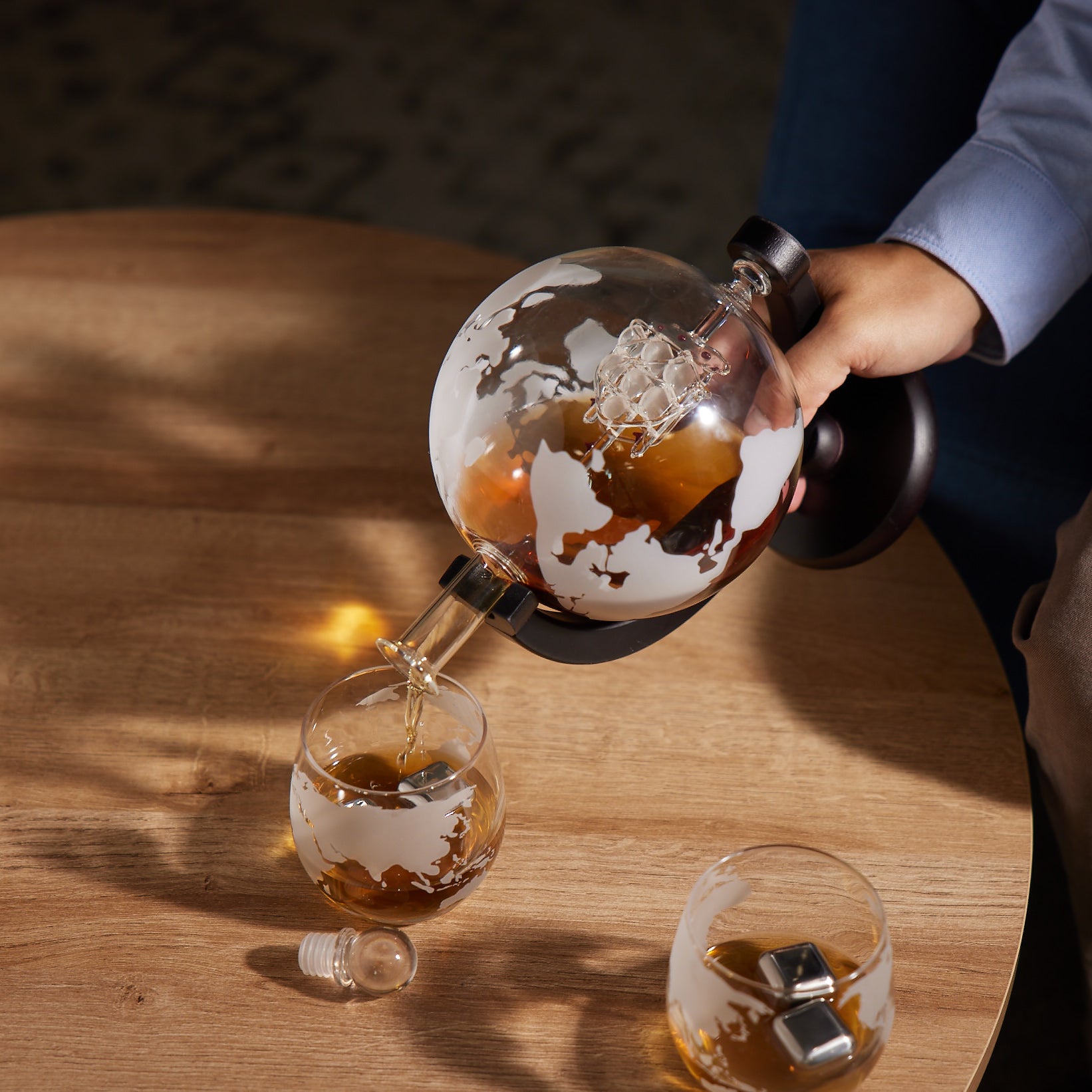 Oak & Steel Glass Globe decanter whisky mappamondo con pietre
