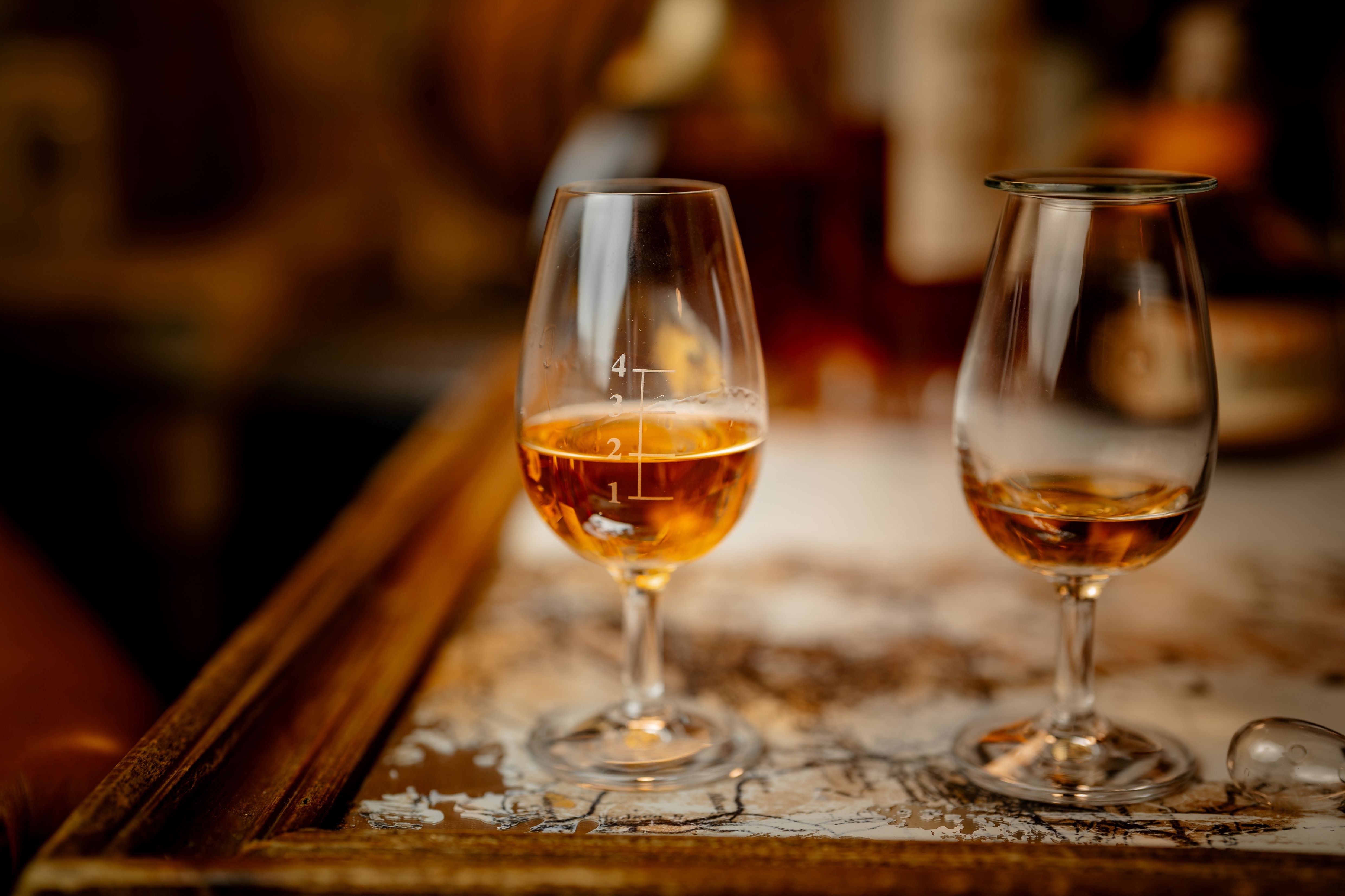 Urban Bar Distillery Bicchiere Whisky 14cl con Tacche
